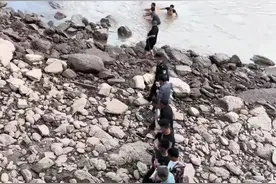 揪心！四川一女子坠河失踪！是当地网红，家中有两个孩子，仍在搜救图片