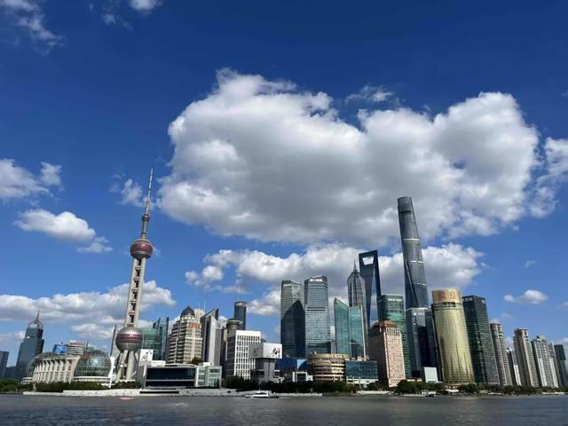 这届年轻人，为何负债旅行？