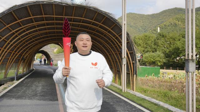 “两山”理念发源地传递光雾山 “红叶火炬”巴中23棵水青冈扎根安吉