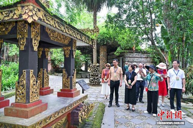 海外华媒海南行：“巴厘村”里体验“南洋风”
