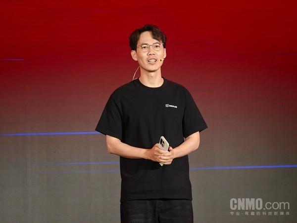 一加16首张预热海报曝光：相机设计或将回归圆形