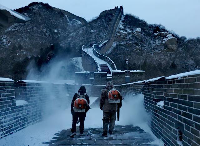 雪拥雄关，八达岭长城变诗意水墨画