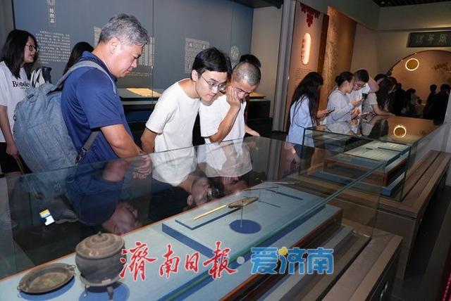 抓住暑期“尾巴”探寻馆藏文物里历史与文化的盛宴