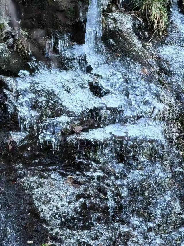 Hi走奉化⑧｜闯进冬日山野，邂逅三折冰瀑限定奇观