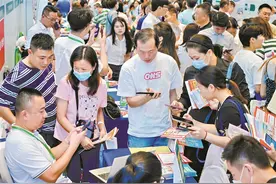 “今年以来广州最火爆的中考咨询会”落幕 1.8万人“挤爆”中考咨询图片