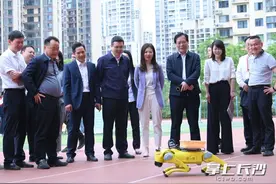 校园里遛羊驼机器狗耍帅，明德天心中学科技节玩出新高度图片