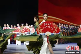 河南省第十二届杂技展演启幕图片