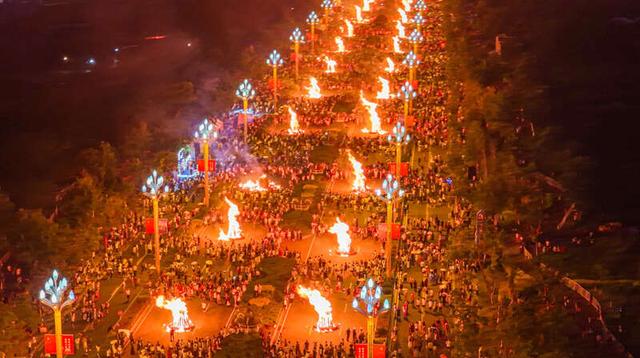多图直击2025凉山火把节：24.5万人“执火”狂欢