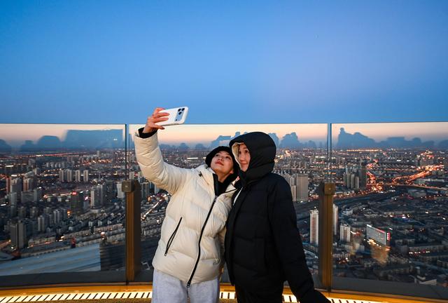 登津湾云顶 瞰城市风光