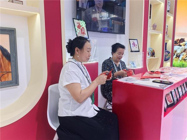 第九届内蒙古自治区文化产业博览交易会开幕