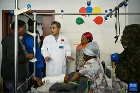 中国第25批援埃塞俄比亚医疗队在当地开展医疗服务图片