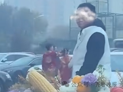 一婚车遭拦截，要50条香烟作喜钱才放行	，双方僵持1小时，新人无奈打车离开！算“拦路抢劫”吗？律师解读