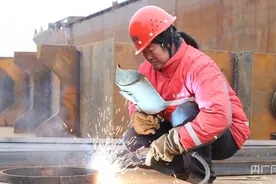 电焊工祁瑞：巾帼不让须眉的“焊接女神”图片