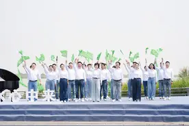 30多摄氏度高温下 这场诗会与黄河“奔腾”了！图片