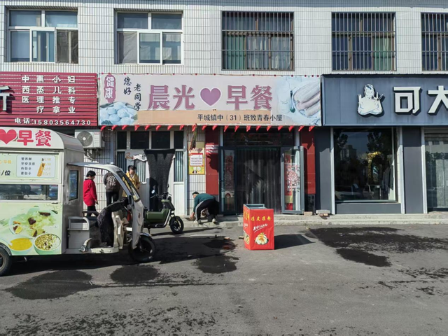 陵川县依法拆除占道违建700余平方米