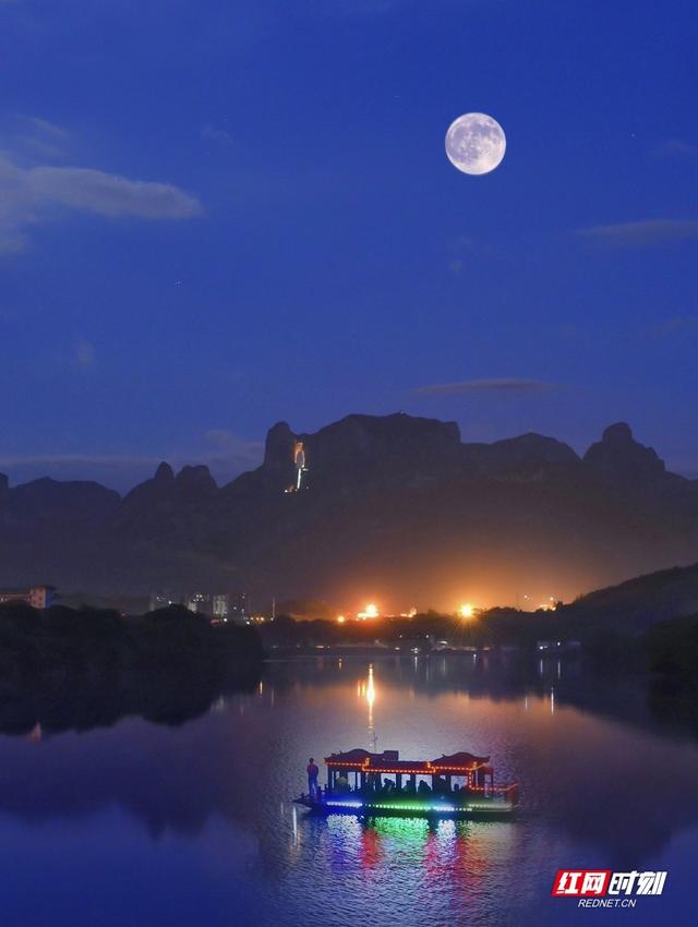 中秋夜的张家界：“月夜奇观”美到出圈！
