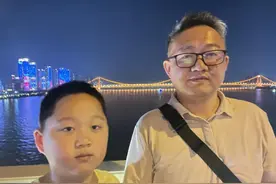 爸爸带儿子坐公交旅行：从长沙出发6天到武汉，“想要锻炼孩子”图片