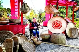 湖北五峰竹编 竹篾当笔写春秋图片