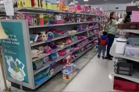 关税冲击下美国消费品涨价 连线在美华人：服装上涨65%  美国人涌入二手店图片