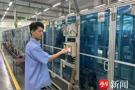 00后大学生“进厂”：你好！我的机器人工友图片