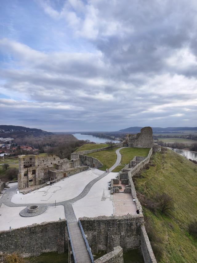 斯洛伐克布拉迪斯拉发州：四面相绘地域美，历史人文满溢魅力