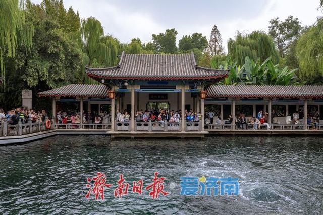 一年四季 泉在济南丨降雨助力！济南趵突泉水位达 29.58 米，国庆引客纷至沓来