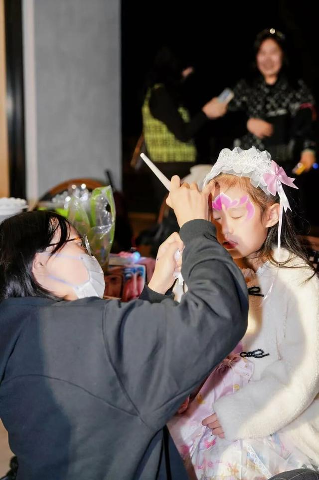 民俗风情邂逅现代派对，湖上琉璃“魔法之夜”点亮东湖