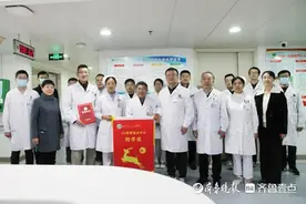 滕州市中心人民医院开展“6S”管理流动羚羊旗授旗活动图片