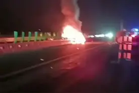 小米SU7被指“高速上碰撞爆燃致人伤亡”，多方回应图片