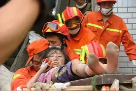 16年了！当年那些在废墟下的孩子们，现在怎么样了？图片