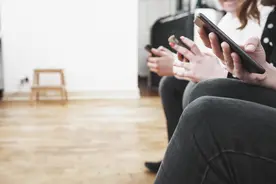 澳总理：澳大利亚将立法禁止16岁以下儿童及青少年使用社交媒体图片