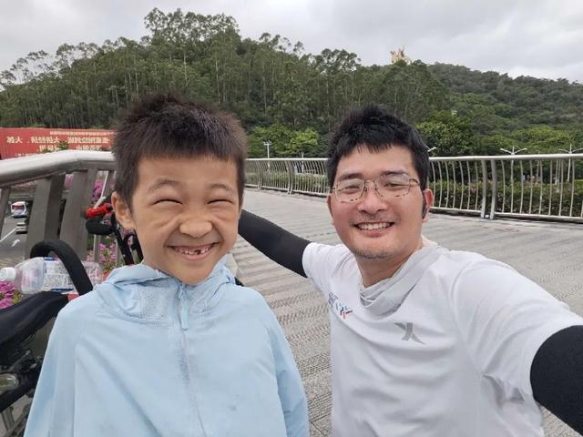他带着7岁儿子骑行跨越8城1226公里！回厦后被拦在自家小区门外→