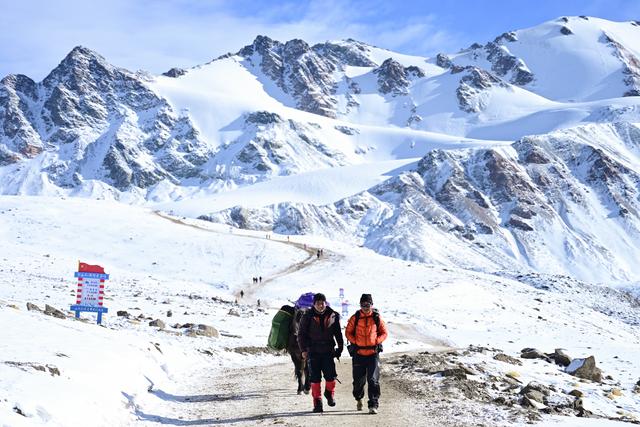 “热”涌岗什卡