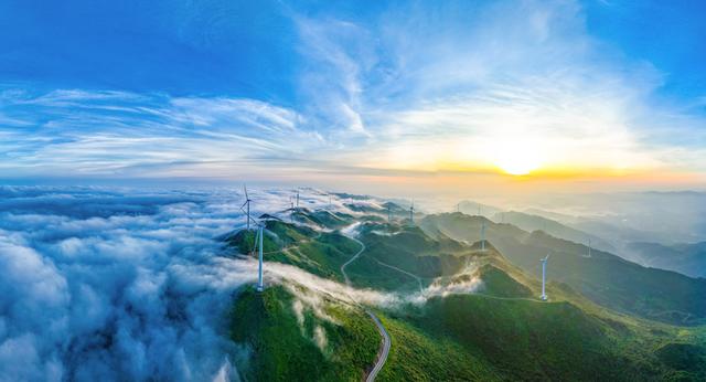 盘州老黑山：云海翻涌，美得不像在人间