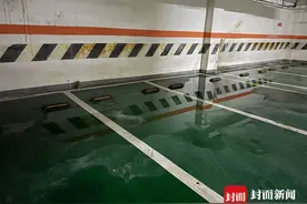 成都一小区地下室冒水一周引居民担心 官方回复：水来自地下河，正在维修丨云求助图片