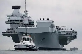 英两艘航母出动，一艘仅搭载8架F-35B战机，战力遭质疑图片