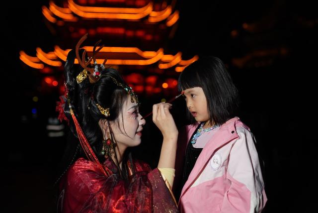 “神仙”齐聚蛇山，《夜上黄鹤楼》开启“东方幻梦”神话夜