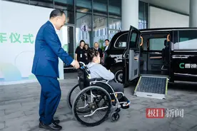 抽拉式斜坡、无障碍旋转座椅，曹操出行加码无障碍出行服务图片
