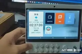 大学生为八旬奶奶改造智能屏，何以引发热议？图片
