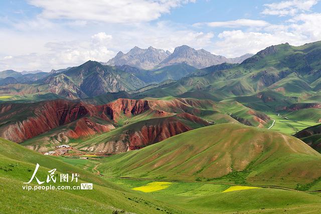 青海祁连：卓尔山风景壮美