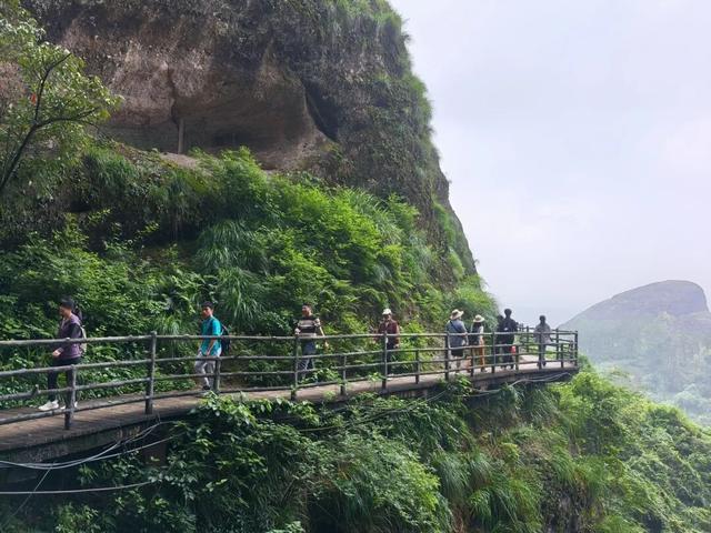 球赛有终点，朋友无句点！龙虎山秋游福利，为你“加时”放送！
