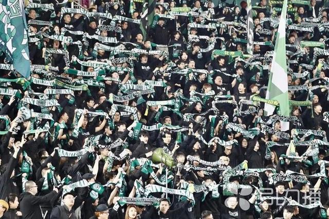 城市足球｜苏州见证历史对决 北京国安捧起第5座足协杯冠军奖杯