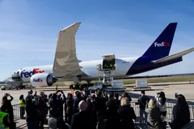 回国啦！旅美大熊猫“美香”一家三口启程回国图片