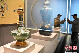 河北博物院：珐琅艺术展吸引游客图片