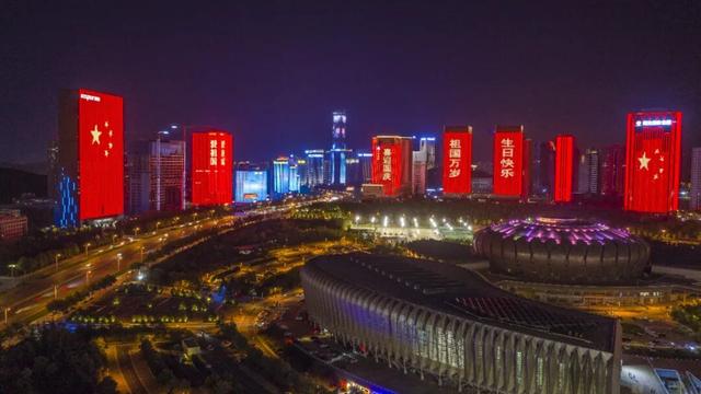 后来我走过了很多路，再没见过经十路那样的路