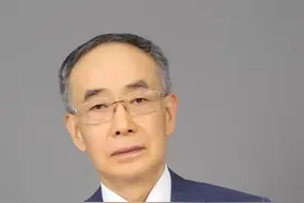 致敬医师 | 从医路上从无豪言壮语 唯有勇毅前行图片