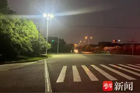 亮了！苏州市相城区望亭镇迎湖村实施路灯亮化工程，新增道路交通补光灯图片