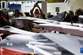 中国航空明星产品亮相巴黎航展图片