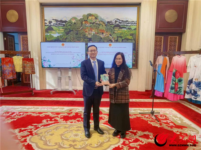 曹县汉服首次走进驻华大使馆 与越南奥黛实现“双向奔赴”