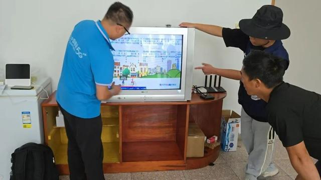 今天，丽江首个“移动爱家示范小区”正式揭牌